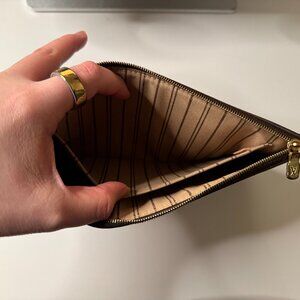 ✨ AUTHENTIC Louis Vuitton Monogram Neverfull GM Pouch/Clutch
